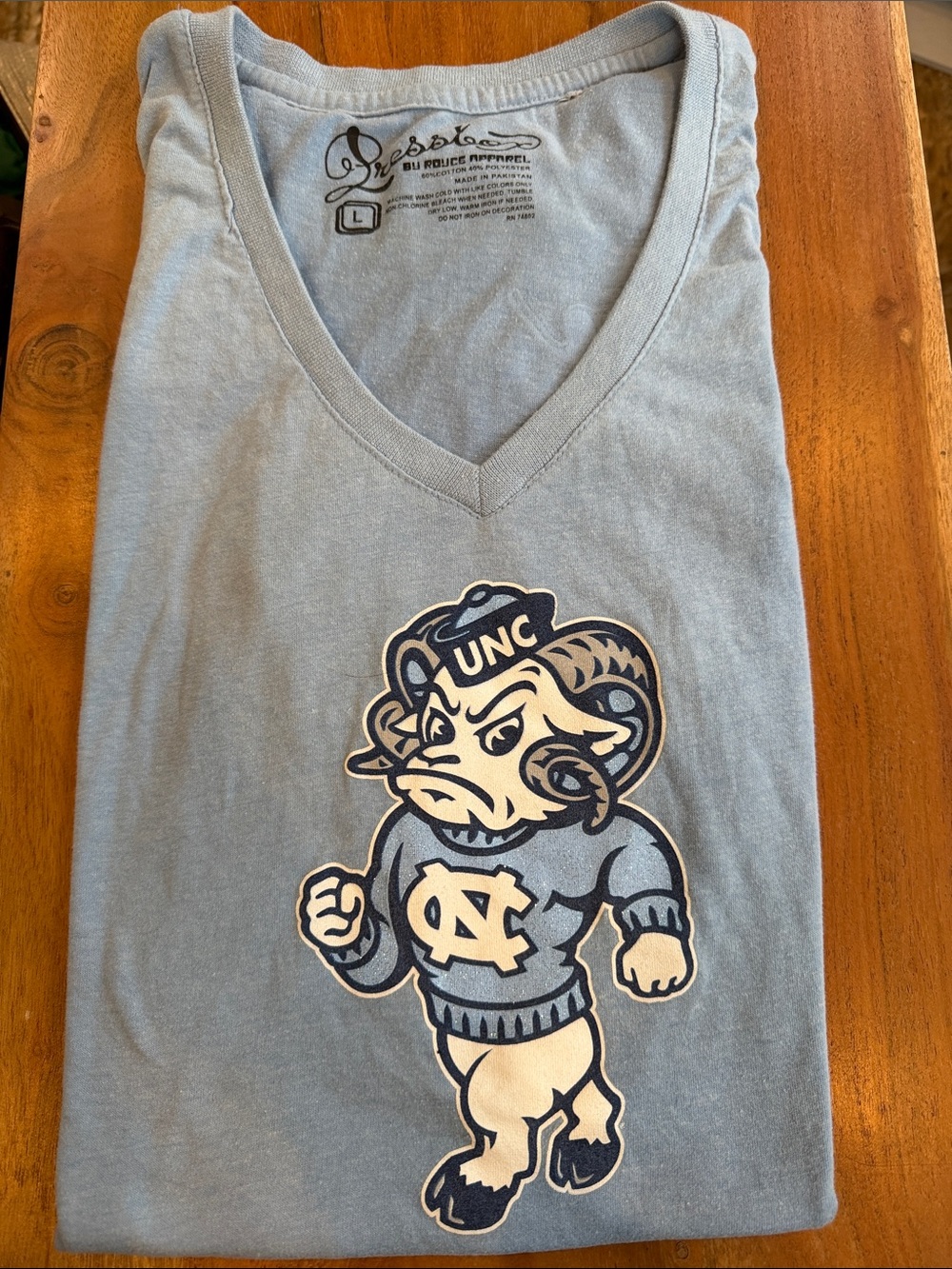 Pressbox University of North Carolina (UNC) Tar Heels V-neck Shirt - Picture 1 of 5